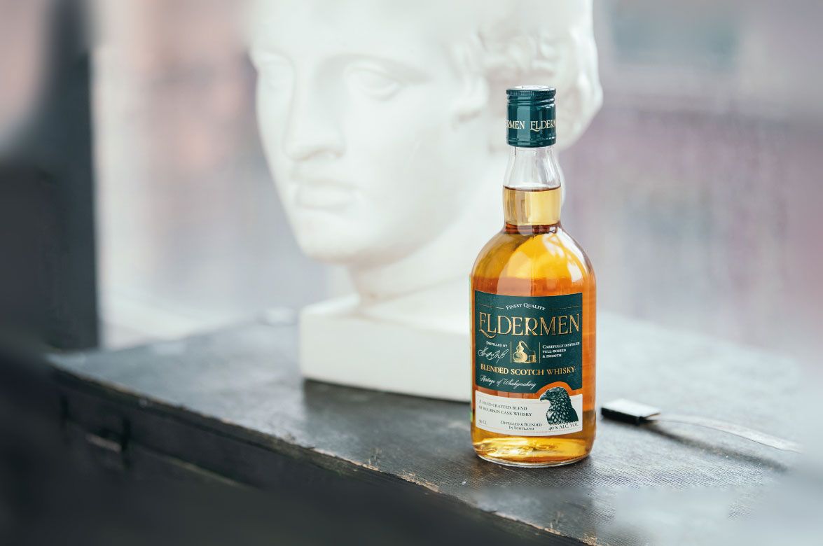 Элдермен Блендед купажированный виски в подарочной упаковке с 2 бокалами 0.5&nbsp;л