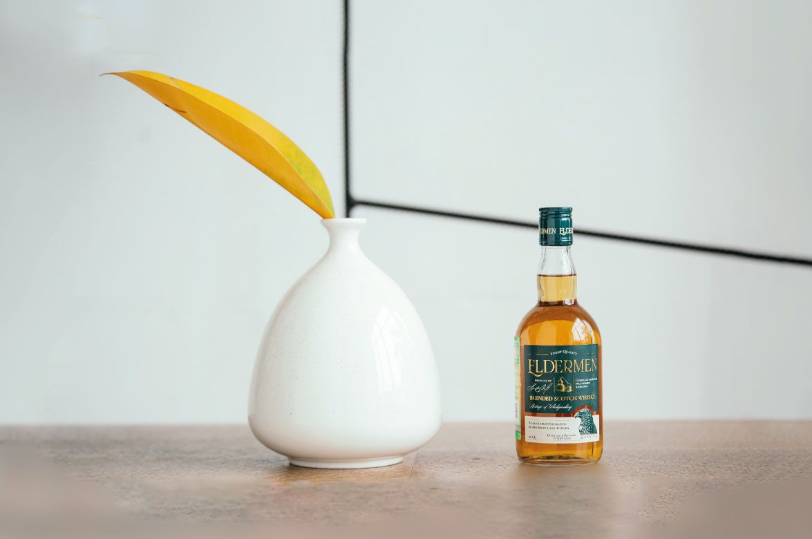 Элдермен Блендед купажированный виски в подарочной упаковке с 2 бокалами 0.5&nbsp;л